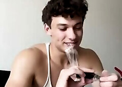 CJ probando dildos