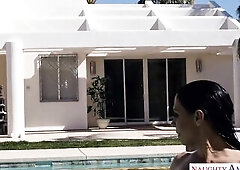When your valuable ally has a pool, why not take advantage of it on a hawt Vegas day and go slender dipping whilst she’s not home? Rachel Starr clea