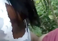 Transex Renata Barbosa metendo no cuzinho do amigo no mato