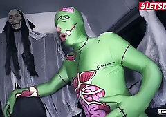 German cosplay foursome on Bums Bus: Lullu Gun, Sherly Nitro and a zombie vixen suck Jason Steel in public