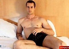 heterosexual do it finer : Guillaume serviced his rigid dick in spite of him !