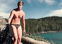 twunk jerks off outdoors