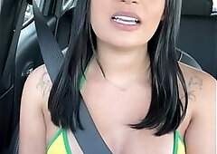 Hawt Oriental woman wins Cabo Frio fan a peculiar ride