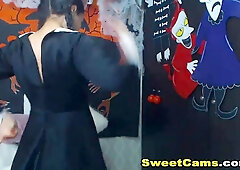 ”Hot Beautiful Babe Fingering Her Anus On Cam”