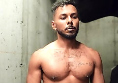 Str8Chaser.com: Athletic big dick Milo handjob