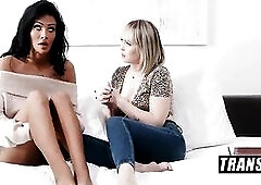 Ebony Trans Beauty Screws Golden-haired Female - Lilly Bell, Victoria Grant
