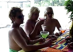 three d. Grannys at Pool Bar