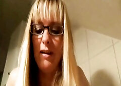 Bawdy-Tina - URINATE-LEKTION