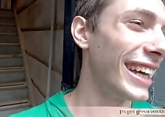 Amateur gay Uber driver offers bareback