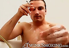 Passionate dick jacking and chainsmoking in the tub by gorgeous Marek