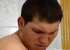 Cum swallowing in the bath