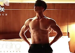 behind the scenes of 18+ magazine photography