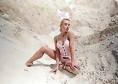 I'm Lara Frost a sexy playboy bunny! let's go in my Fansly