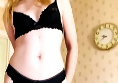 Mature blonde in stockings dildos her sweet cunt