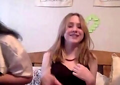 Hot Teens flashing on  MonkeyApp