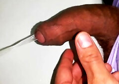 desesperado pissing largo y placentero en baño publico casi me pillan, primer plano