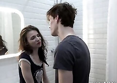 This teeny desires to go to a concert, but her boyfriend afford an expensive ticket. However, there's he who has connections in showbiz and he 