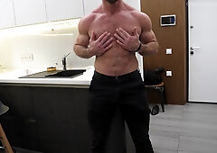 Hetero muscle massagist MaxXx masturbates off ginormous trouser snake OnlyFans/WorldStudZ