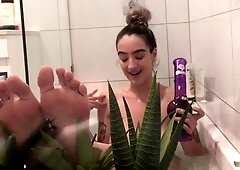 Real amateur teen plays with toys as she masturbates