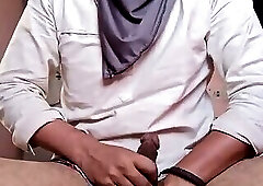 Ladka apna kala mota land hila ke mooth mar rha h kisi choot ke intazar main..