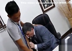 Jap twink knows how to pleasure his boss