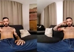 Hot guy Igor Lucios stars in a steamy virtual gay fuckfest call