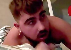 Il me taille une cock contre de l’argent