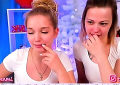 Amateur Webcam Cute Teen Plays Solo with Big Dildo