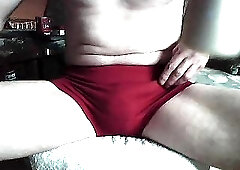 Guy wanking his stout cock in red panties