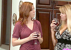 Sappho chesty mature facesitting girl/girl babe