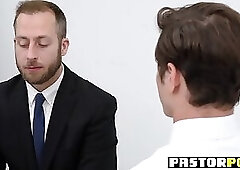 President Lewis deepthroats young Taylor Reign and fucks him raw