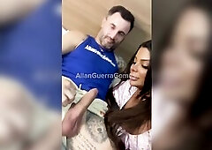 Babi Antonela ordered a pizza and couldn't resist giving a fellatio to the delivery guy, Allan Guerra Gomes.