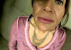 Female-Dom likes to tease and tempt u with her hot feet