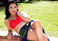 Experienced Asian brunette Lucky Starr stimulates her shaved pussy