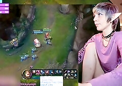 Gamer-girl, nerdy-milf, big-ass