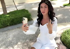 Public Agent Pickup - Beauty Agrees to Cumwalk for a New Iphone