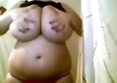 Big-Breasted BBW Softcore Pussy Play on Webcam