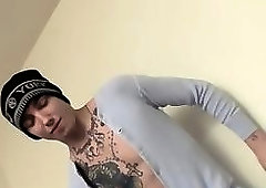 Young tattooed homo wanks off his hairy dick and cums