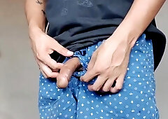 Mabilisang Jakol habang hindi pa naka uwi si kuya!