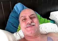 Old fuck boy, in spanish, older guys