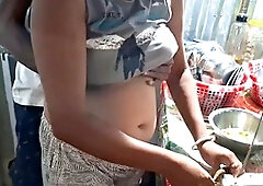 Bhabhi enjoys some passion in the kitchen apartment with her husband