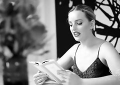 Amber Moore licks Charlie Forde's sweet spot while reading