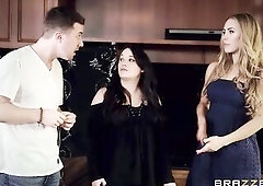 Fucking my new pornstar neighbour Nicole Aniston while the wife watches her xxx movies.