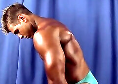 Steve Kuclo Sexy Backstage Teen Posing