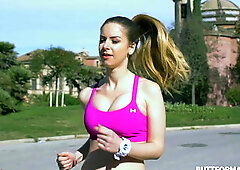 Stella Cox bouncy workout