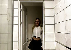 Consummate body beauty with hot breasts????