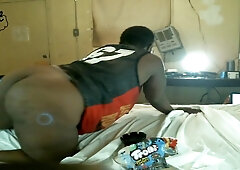 Thick thot in Texas with a wobbly booty just hanging out