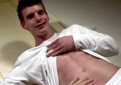 Worshipping Muscles via Sensual Touches