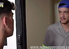 Handyman Fixes Cute Twinks Itch