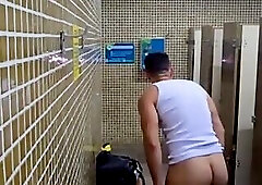 Brazil Bus Terminal bathroom turned into a wild